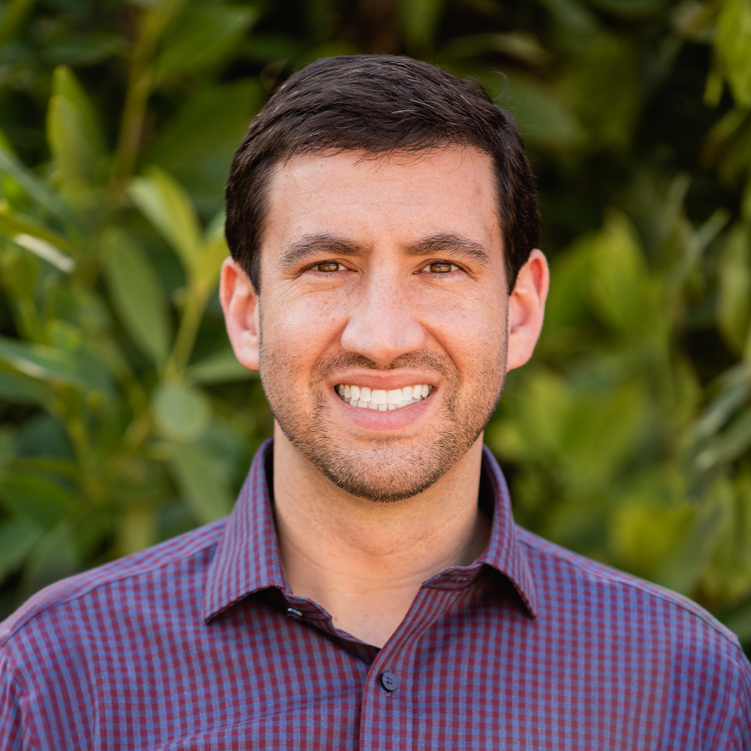 Richard Lewis headshot