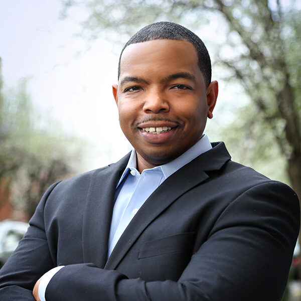 Elliott Holland headshot